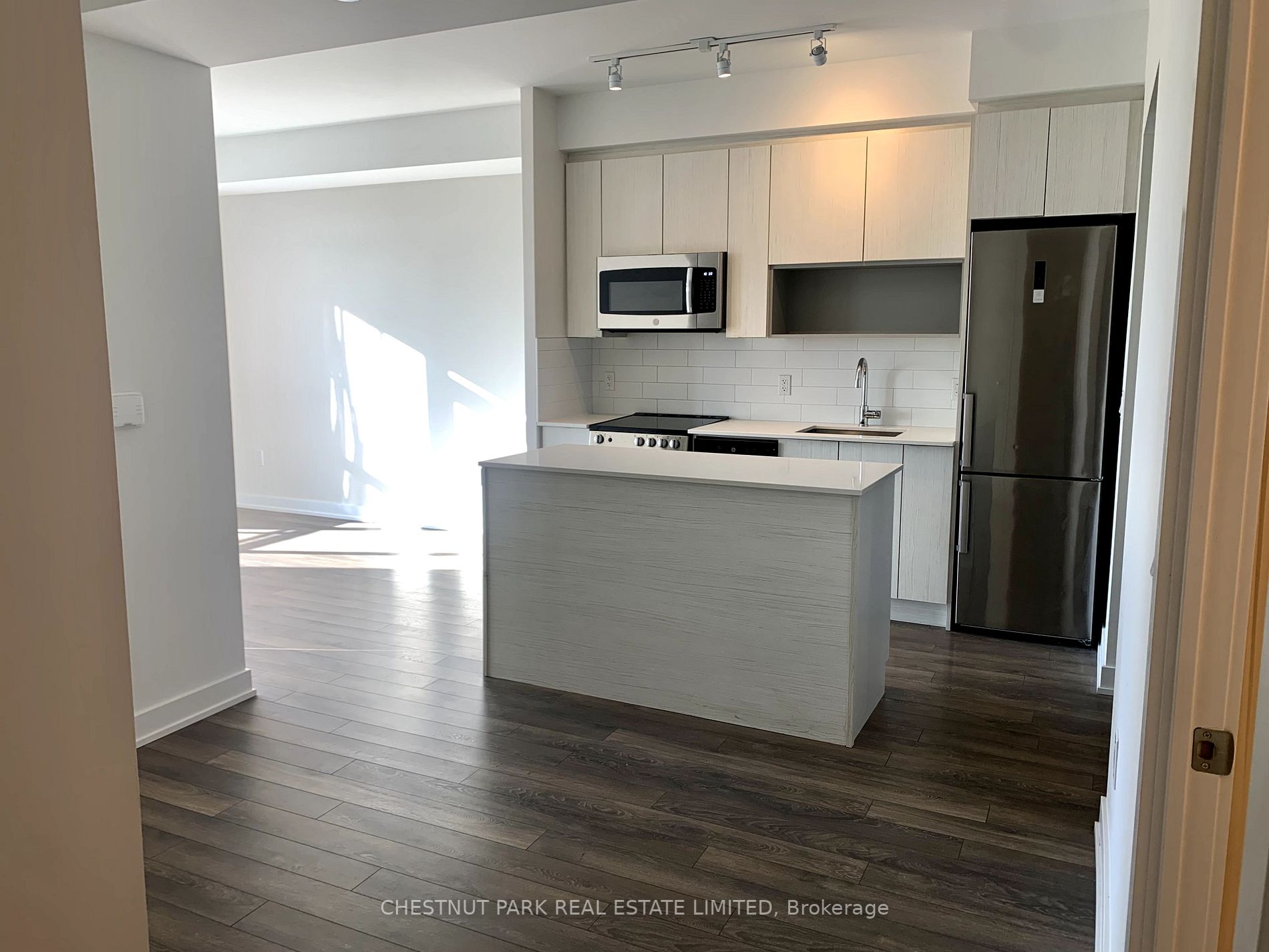 630 Greenwood Ave, #406
