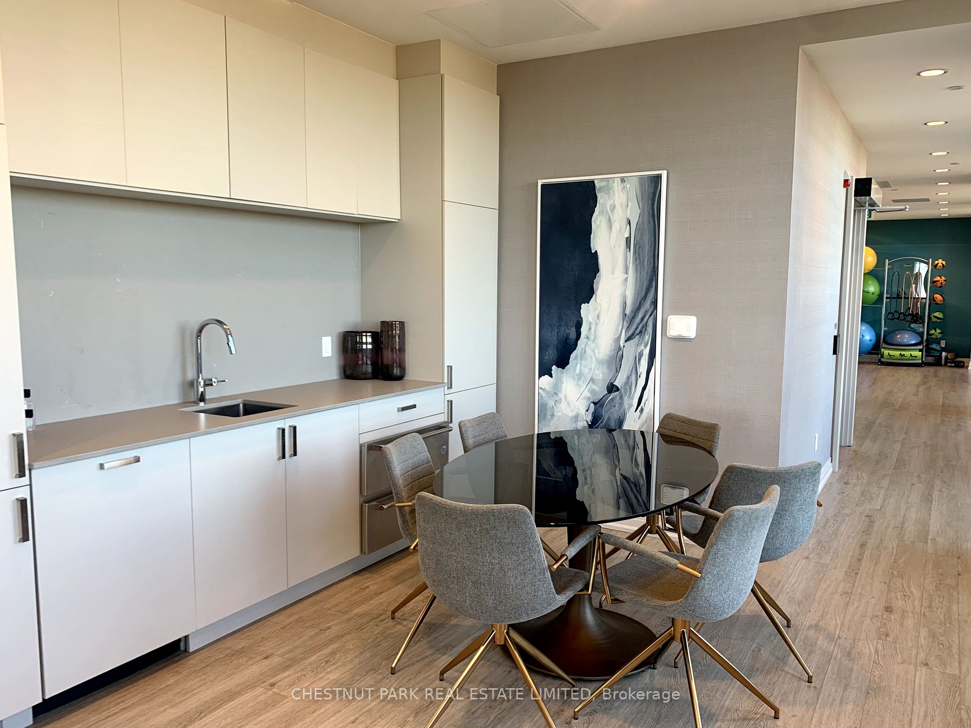 630 Greenwood Ave, #406