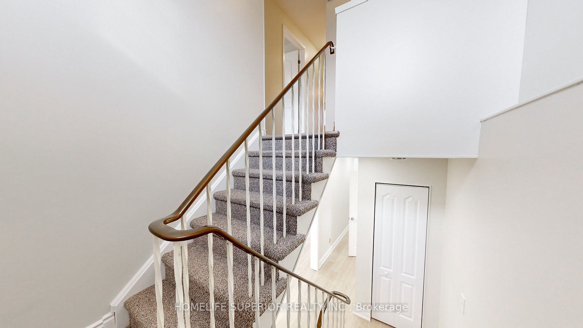380 Vancouver Cres