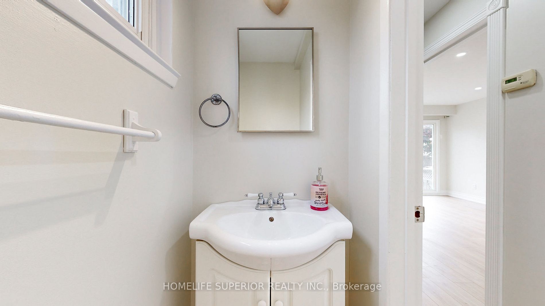 380 Vancouver Cres