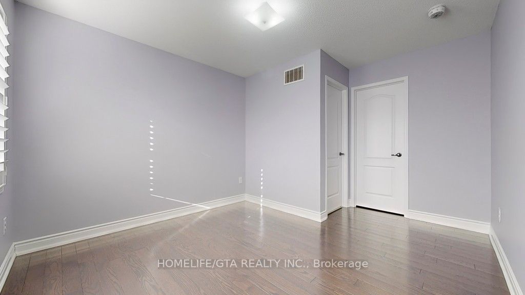 30 Raithby Cres