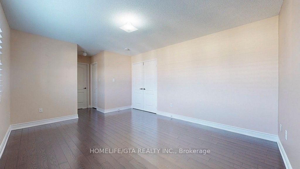 30 Raithby Cres