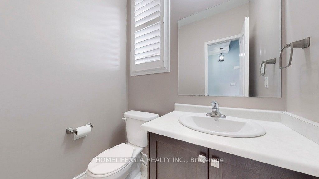 30 Raithby Cres