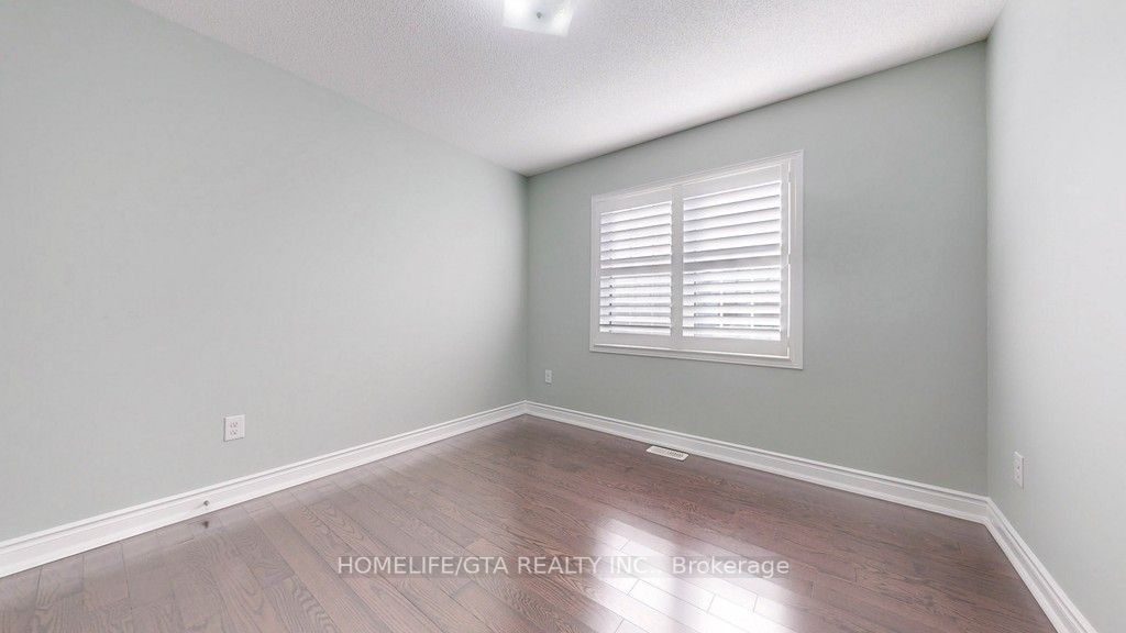 30 Raithby Cres