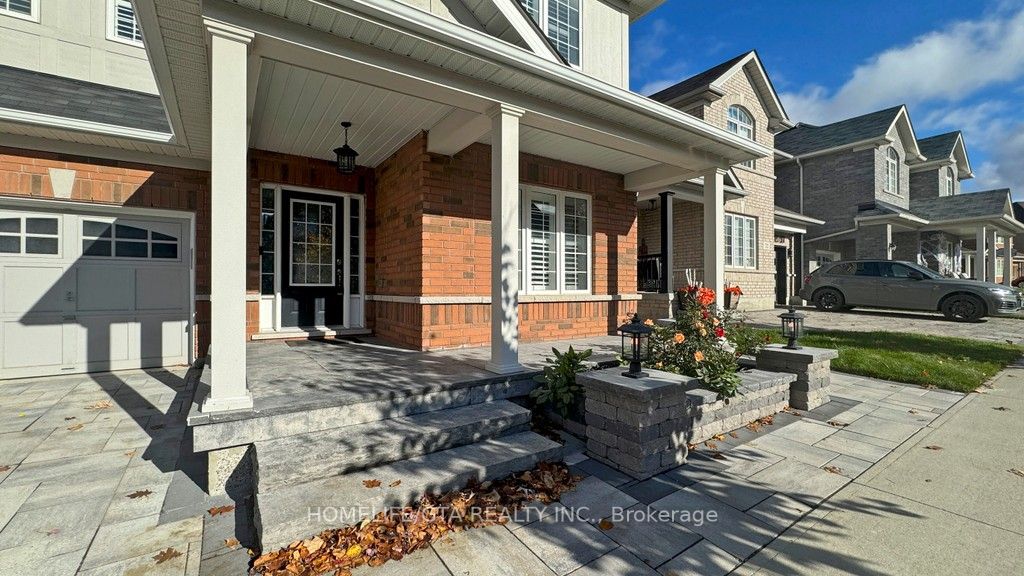 30 Raithby Cres