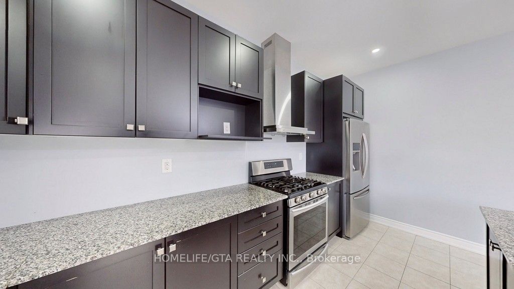 30 Raithby Cres