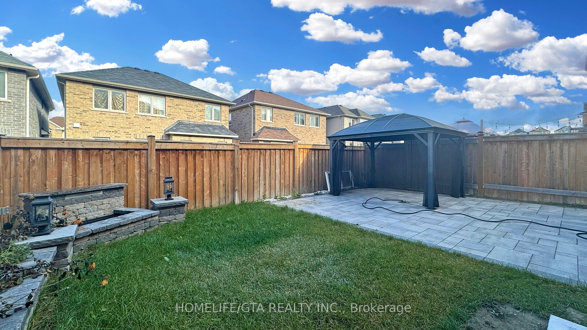 30 Raithby Cres