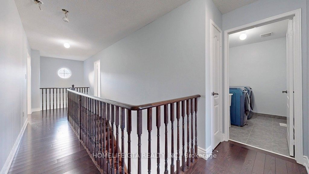 30 Raithby Cres