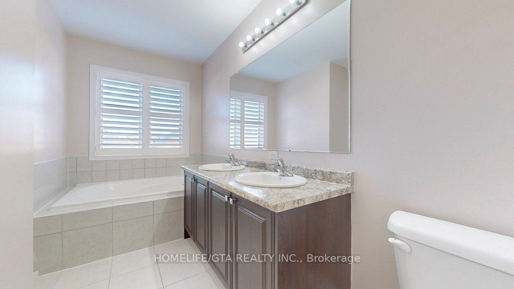 30 Raithby Cres