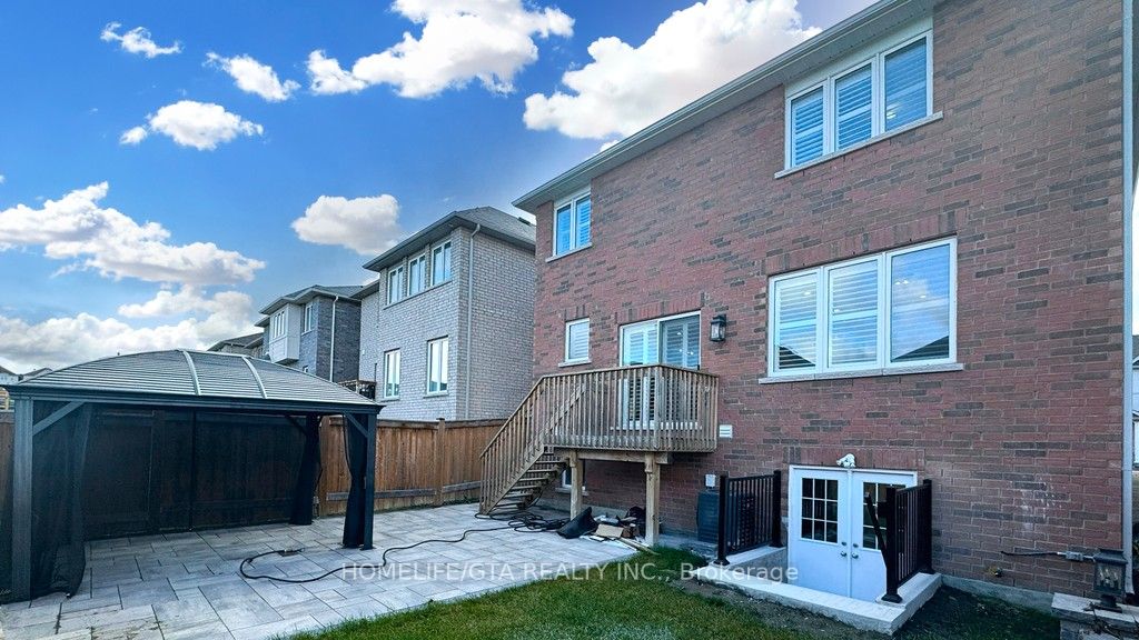 30 Raithby Cres