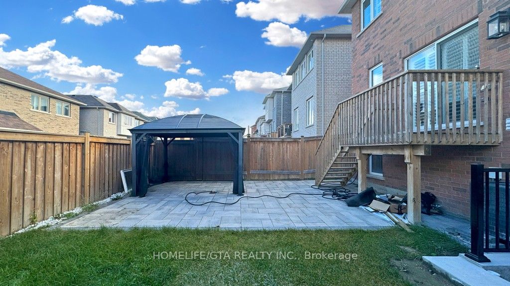 30 Raithby Cres