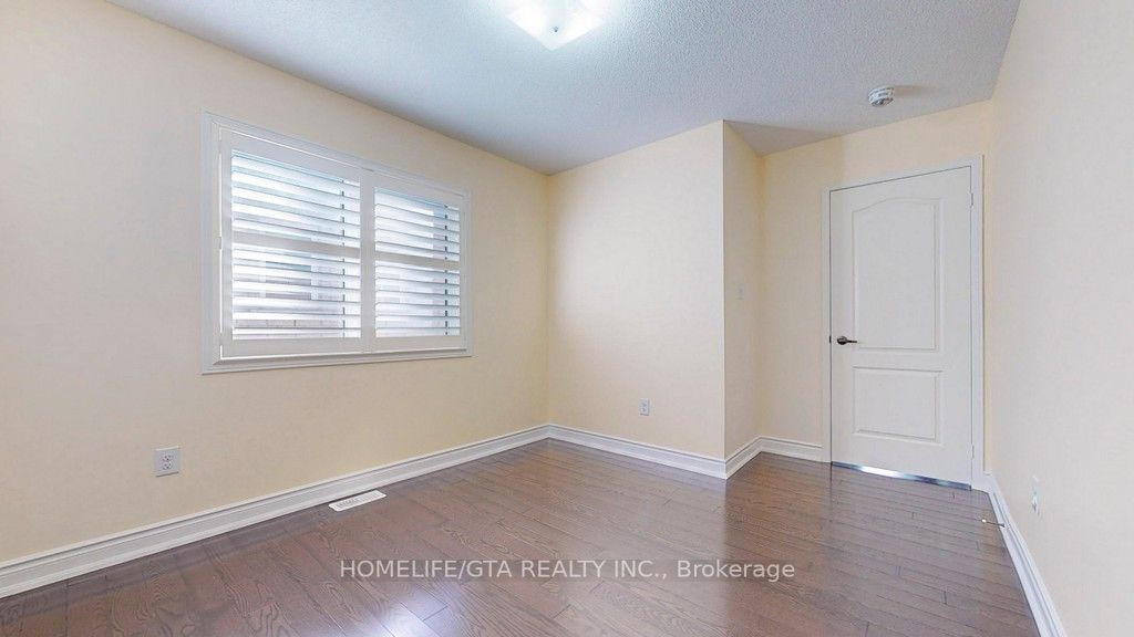 30 Raithby Cres
