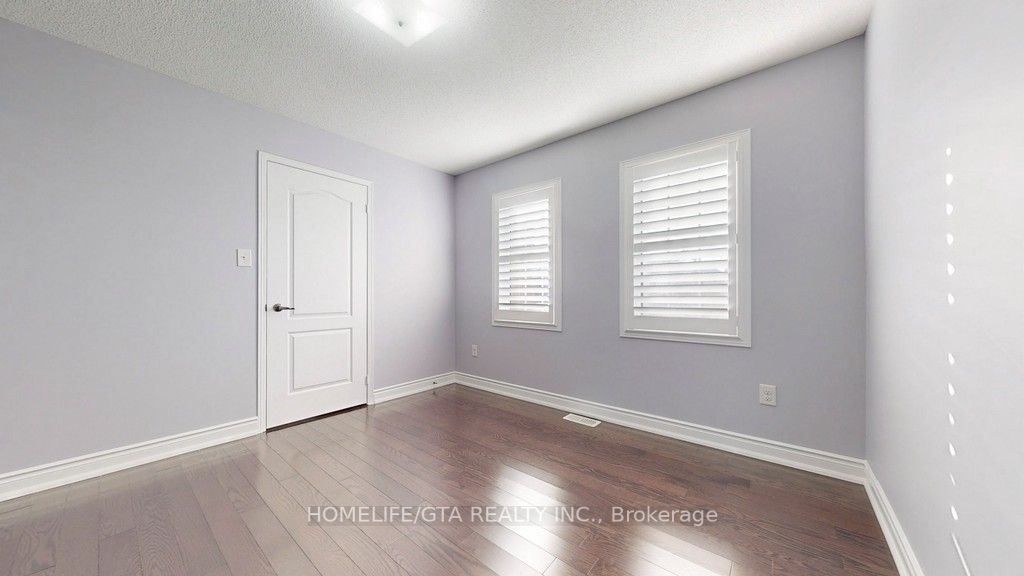 30 Raithby Cres