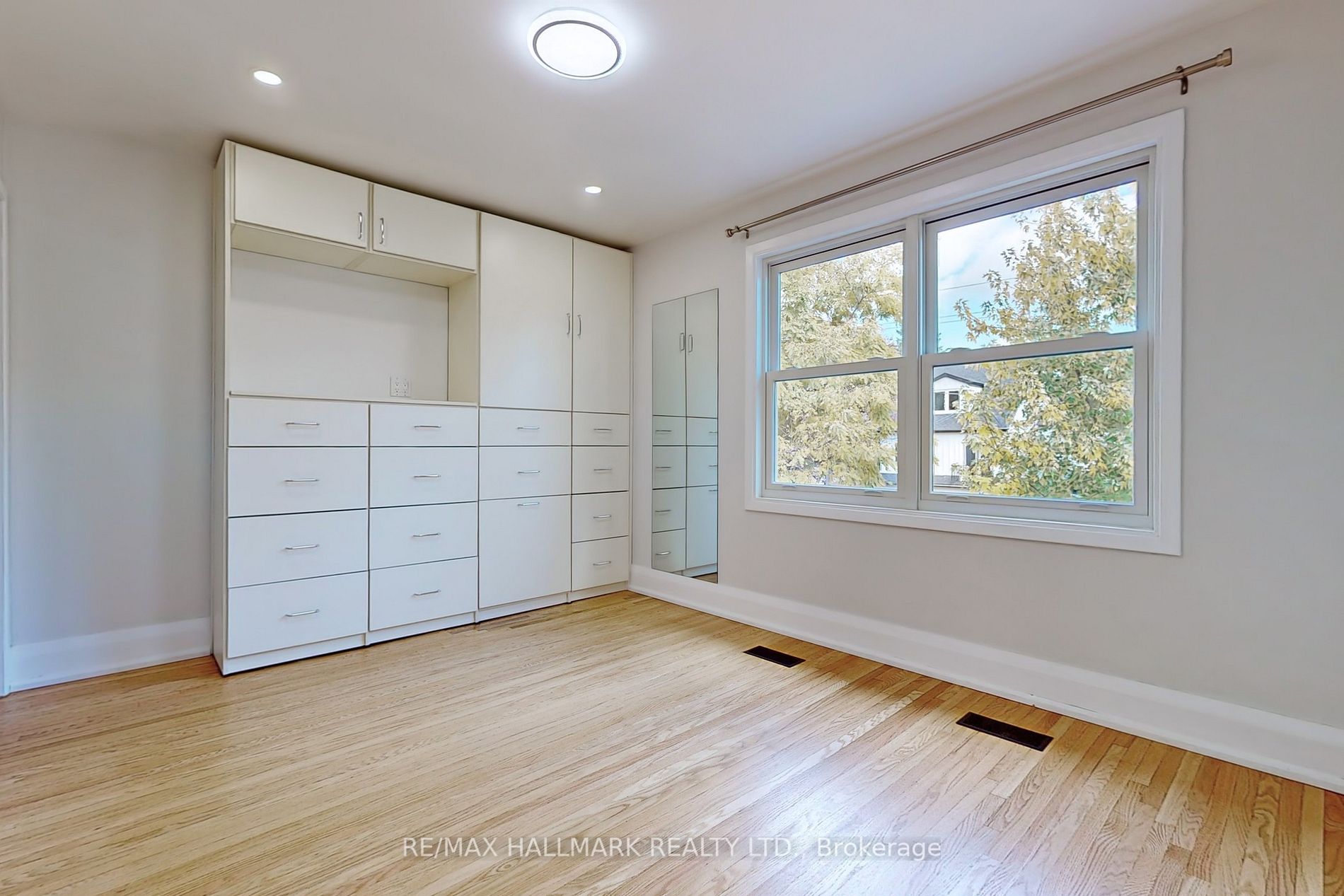 52 Kippendavie Ave