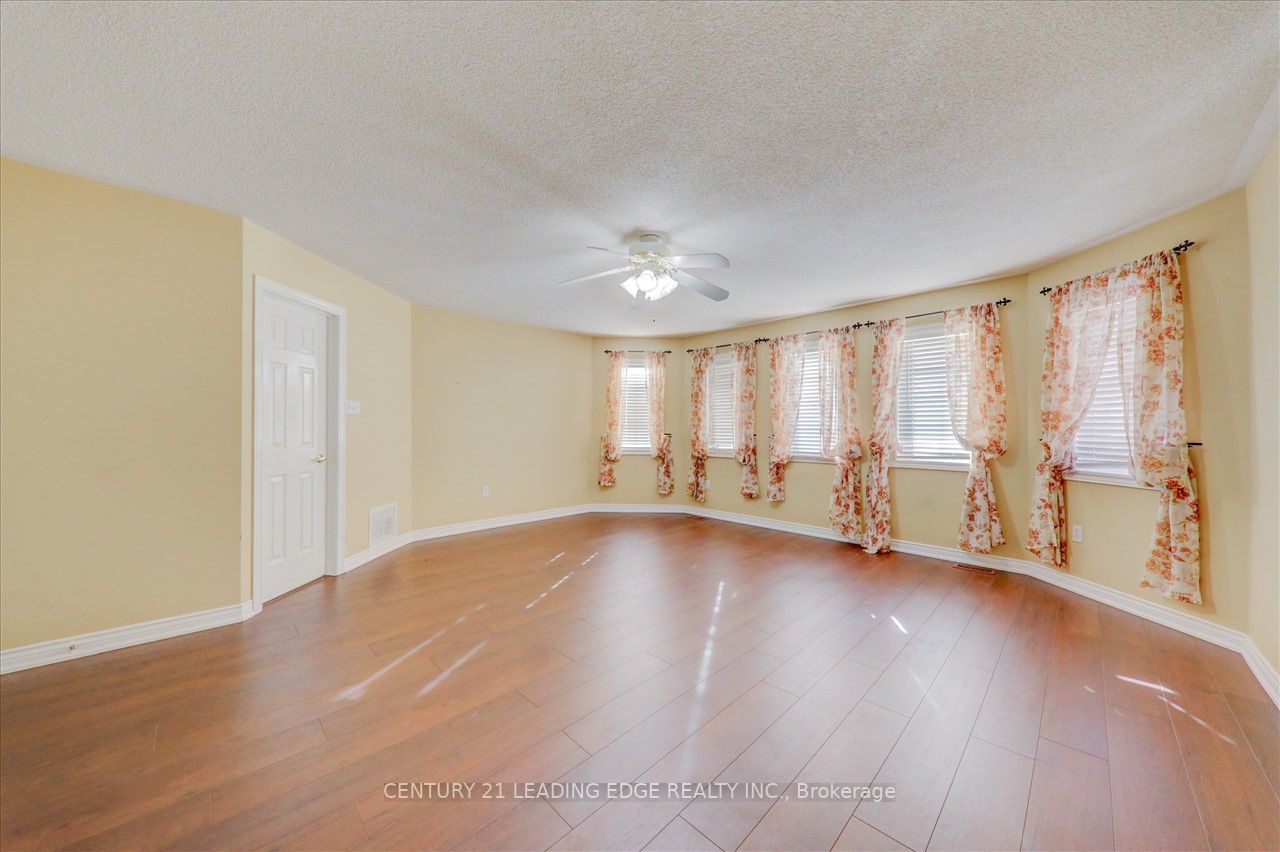 8 Woodcock Ave, #Main