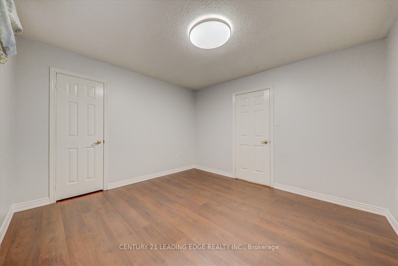 8 Woodcock Ave, #Main