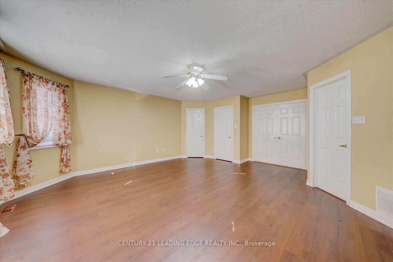 8 Woodcock Ave, #Main