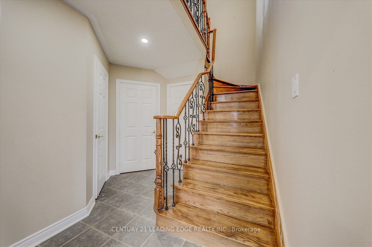 8 Woodcock Ave, #Main