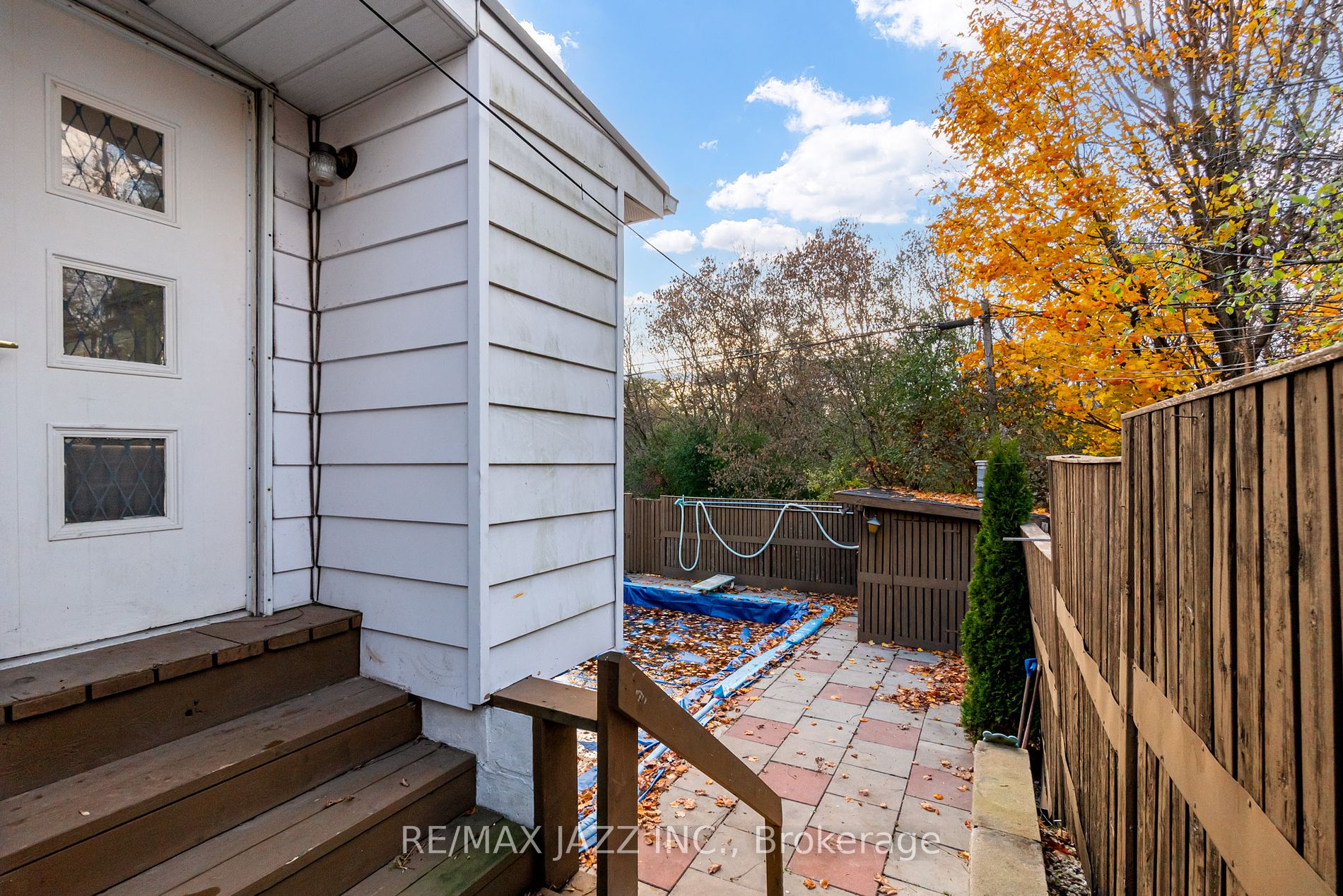 140 Lupin Dr