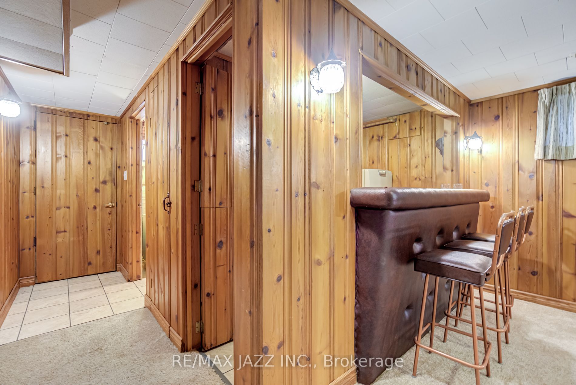 140 Lupin Dr