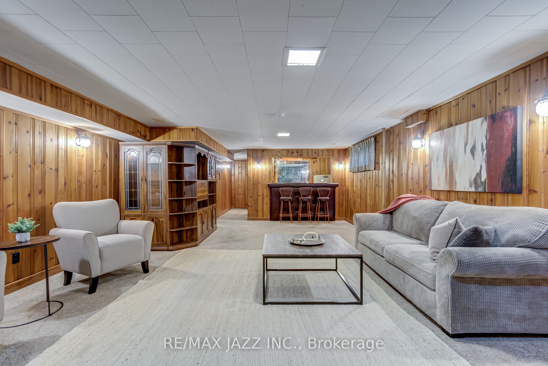 140 Lupin Dr