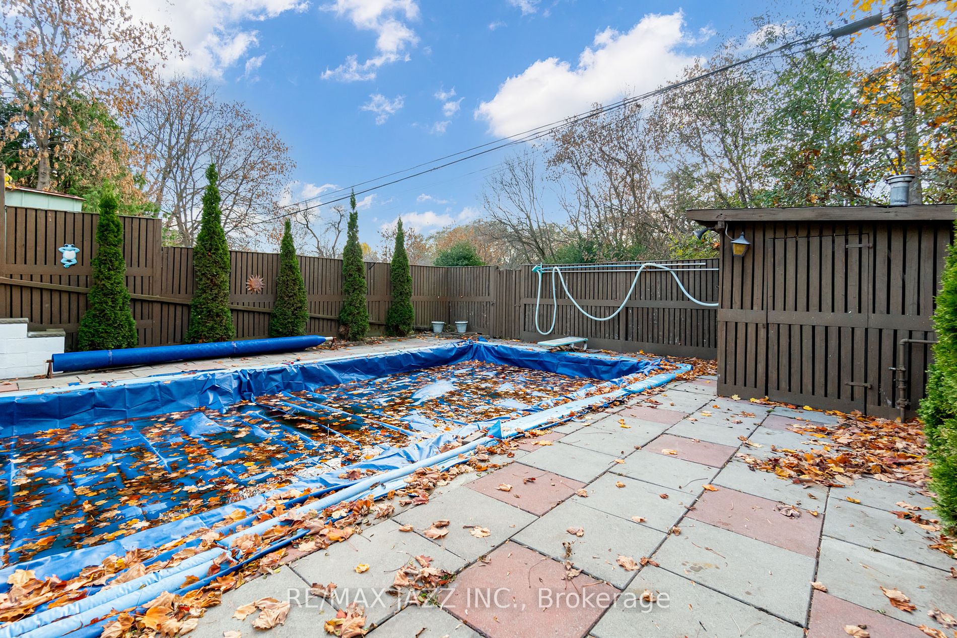 140 Lupin Dr