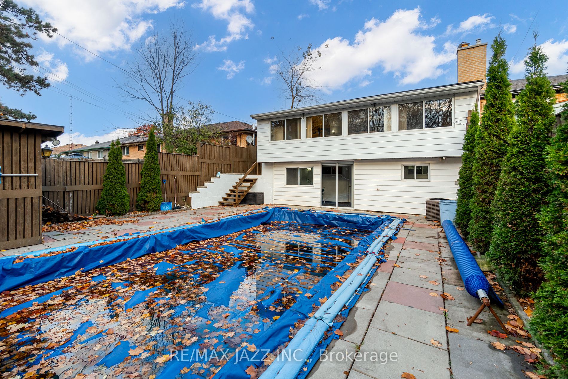 140 Lupin Dr