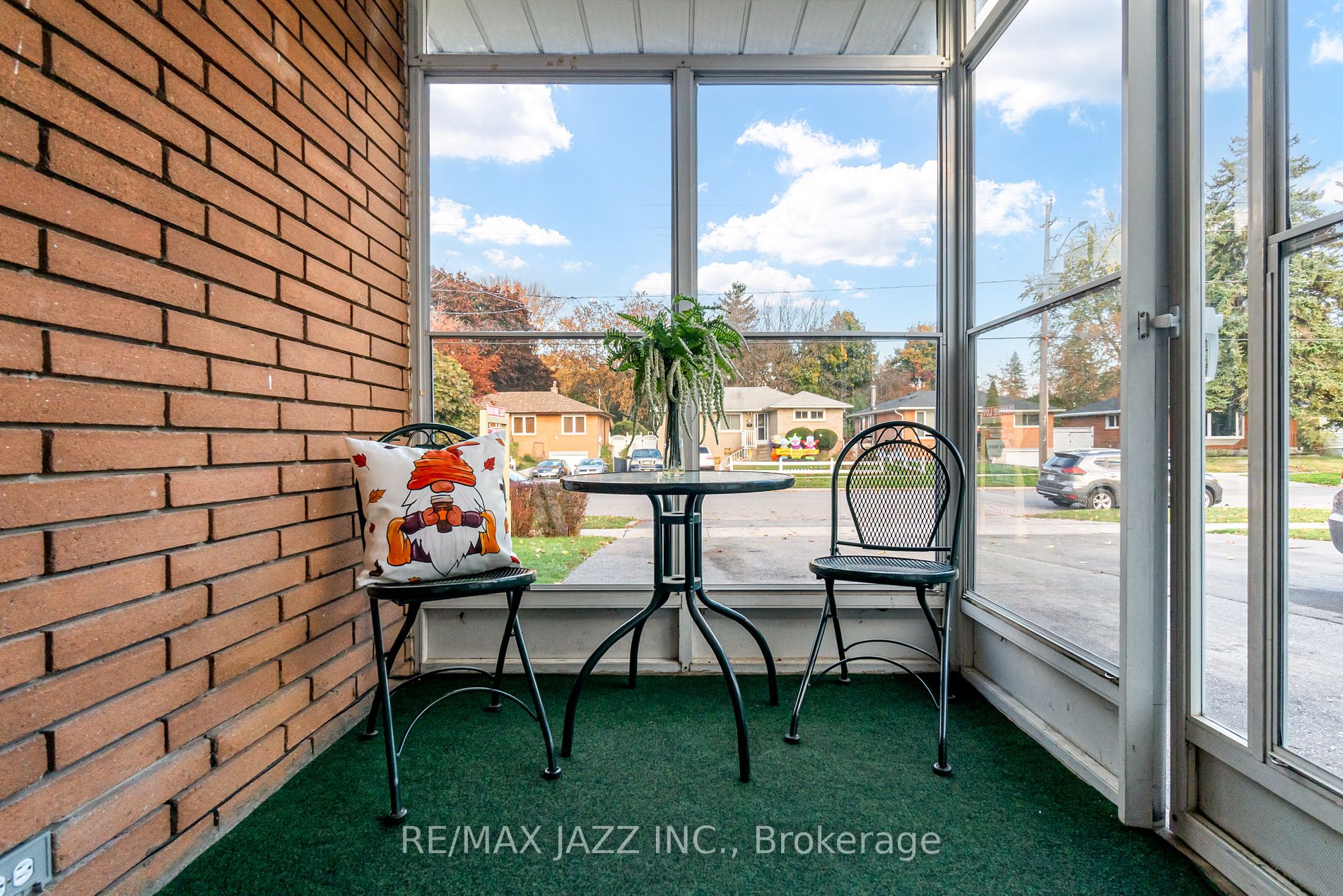 140 Lupin Dr