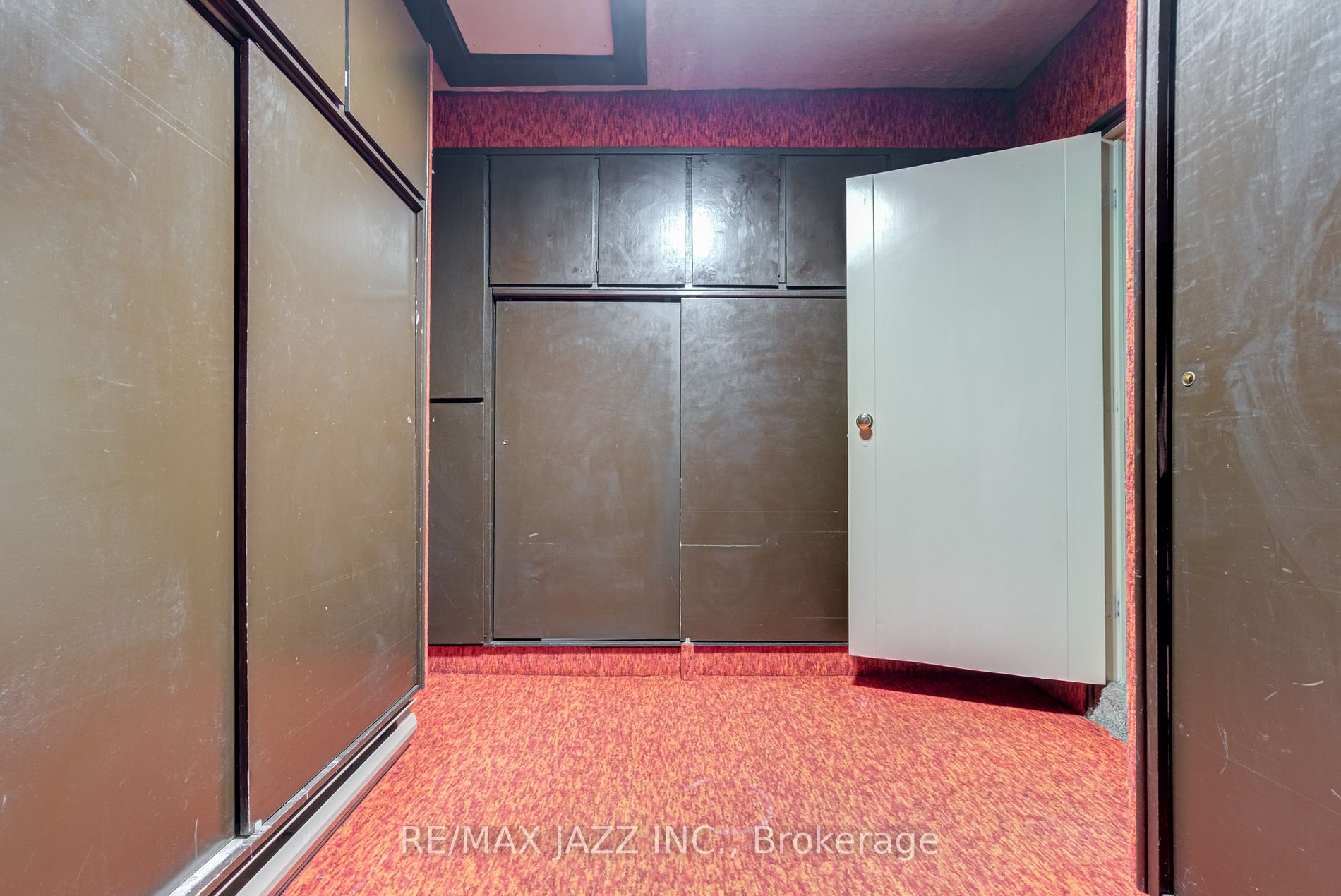 140 Lupin Dr