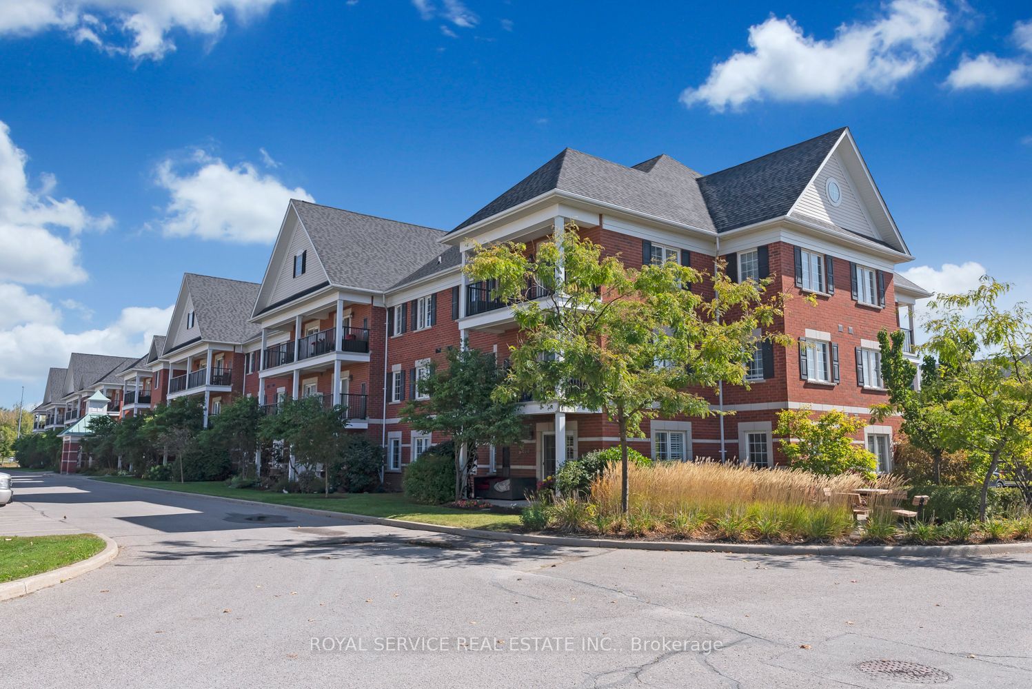 61 Clarington Blvd, #312