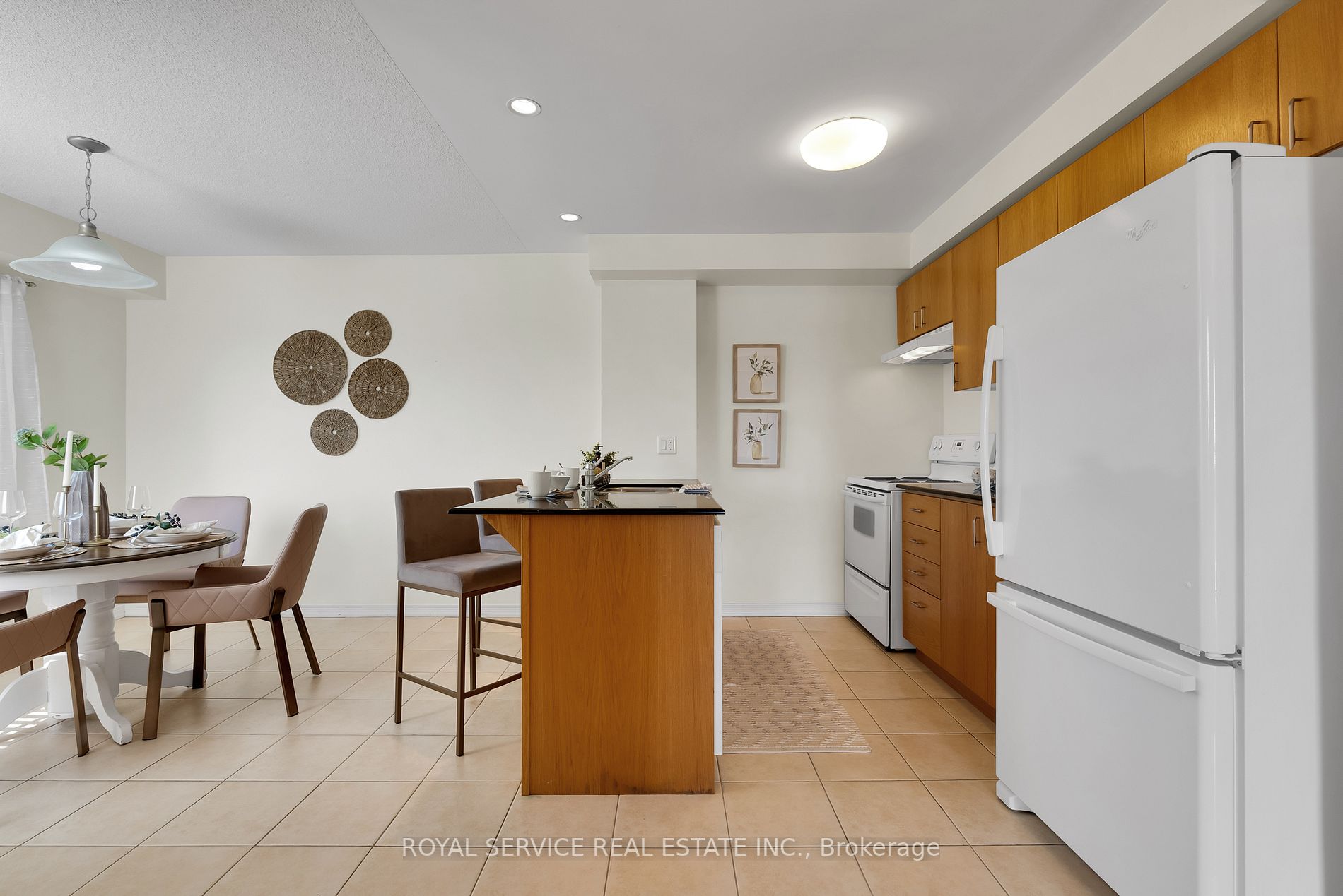 61 Clarington Blvd, #312