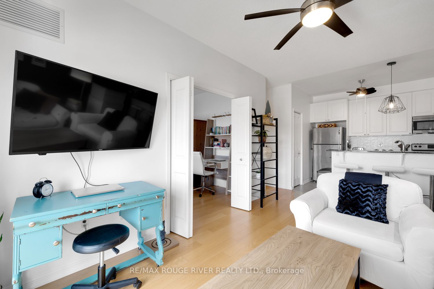 1 Sidney Lane, #203