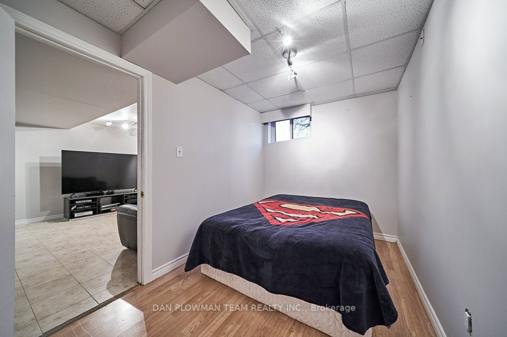 714 Pickering Beach Rd