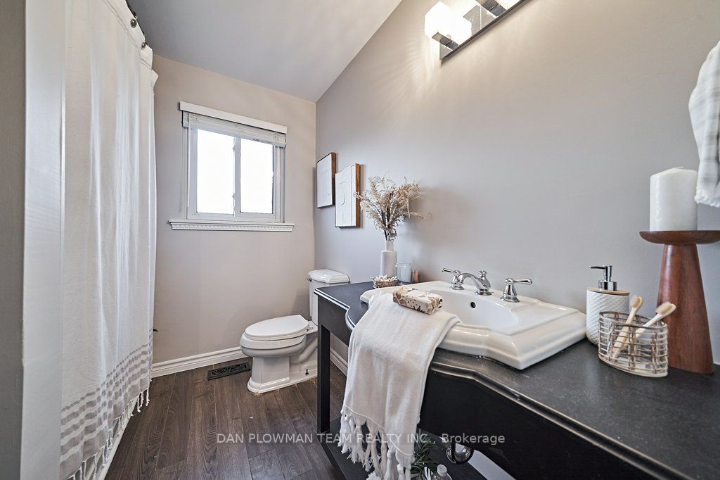 714 Pickering Beach Rd