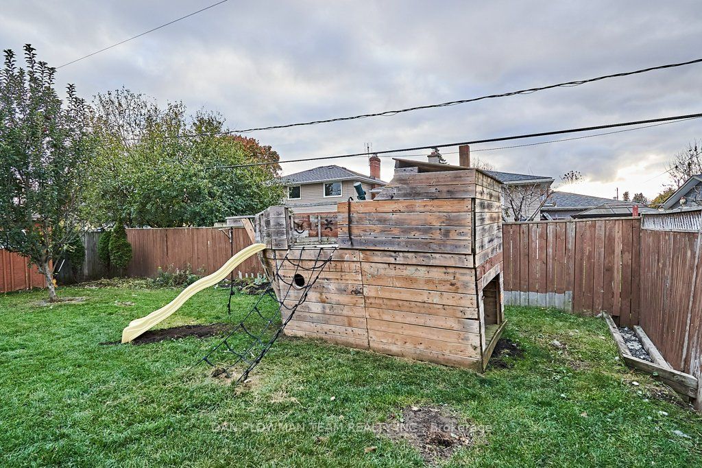 714 Pickering Beach Rd