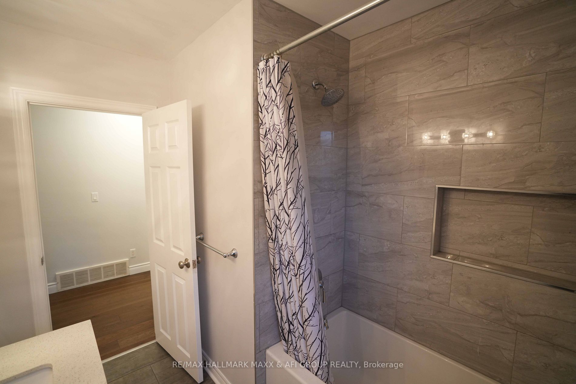 1315 Scugog Ave, #Main