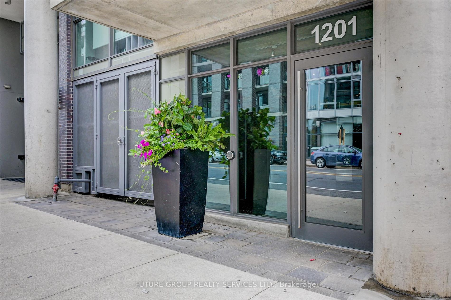 1201 Dundas St E, #805