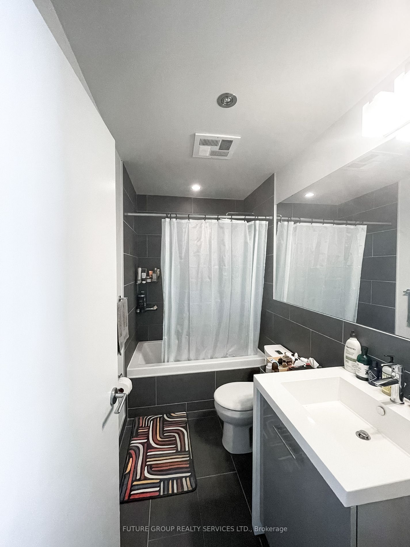 1201 Dundas St E, #805