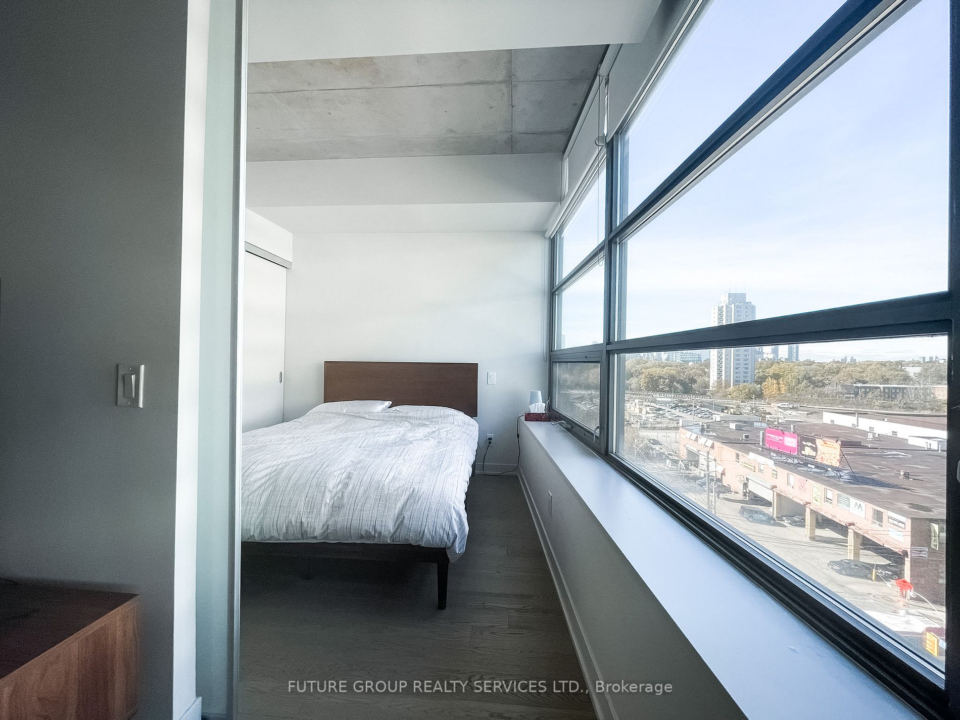 1201 Dundas St E, #805