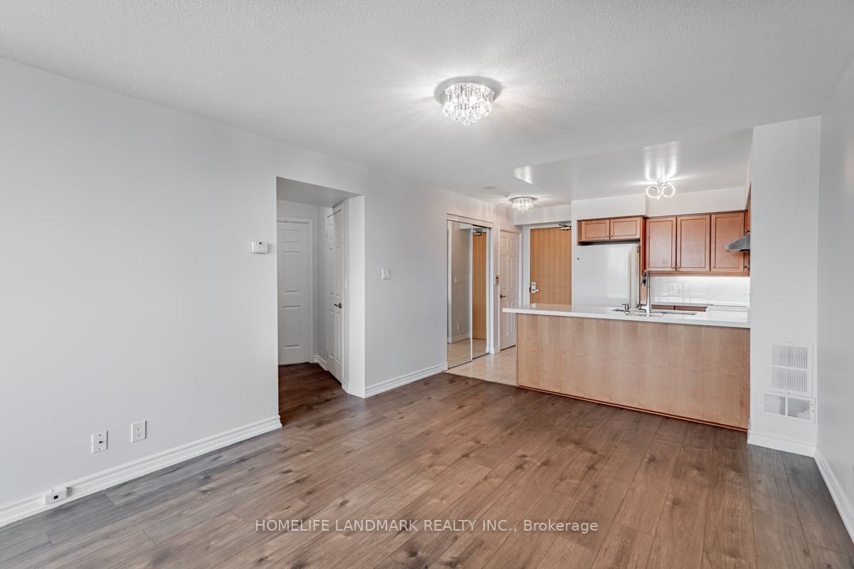 68 Grangeway Ave, #306