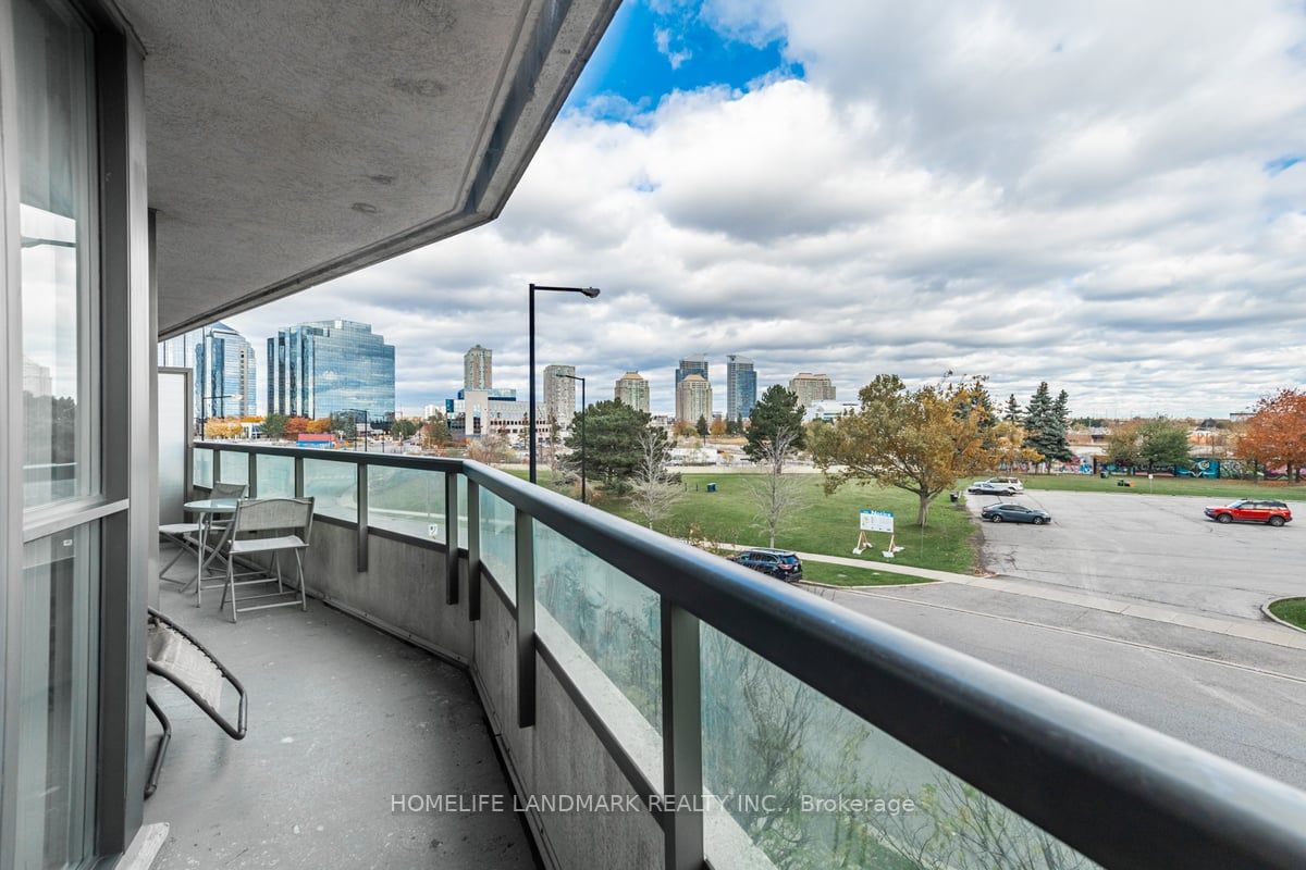 68 Grangeway Ave, #306