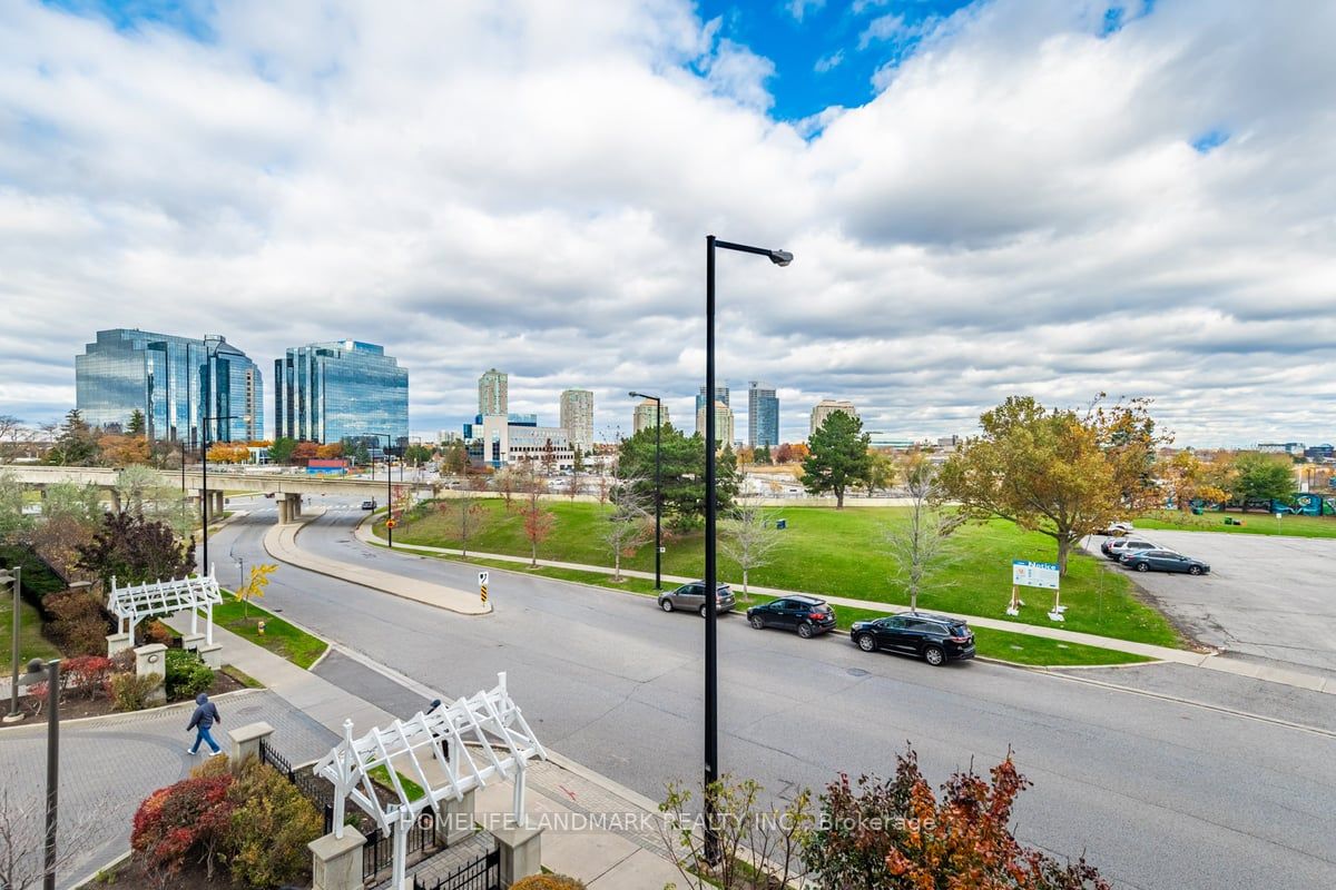 68 Grangeway Ave, #306