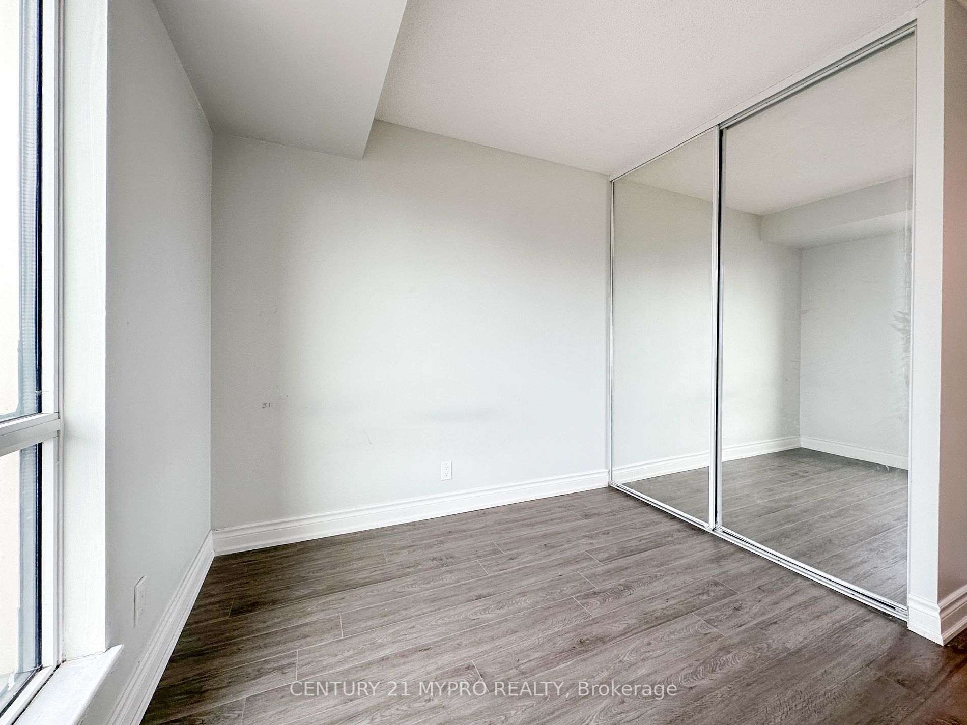 8 Lee Centre Drive #913