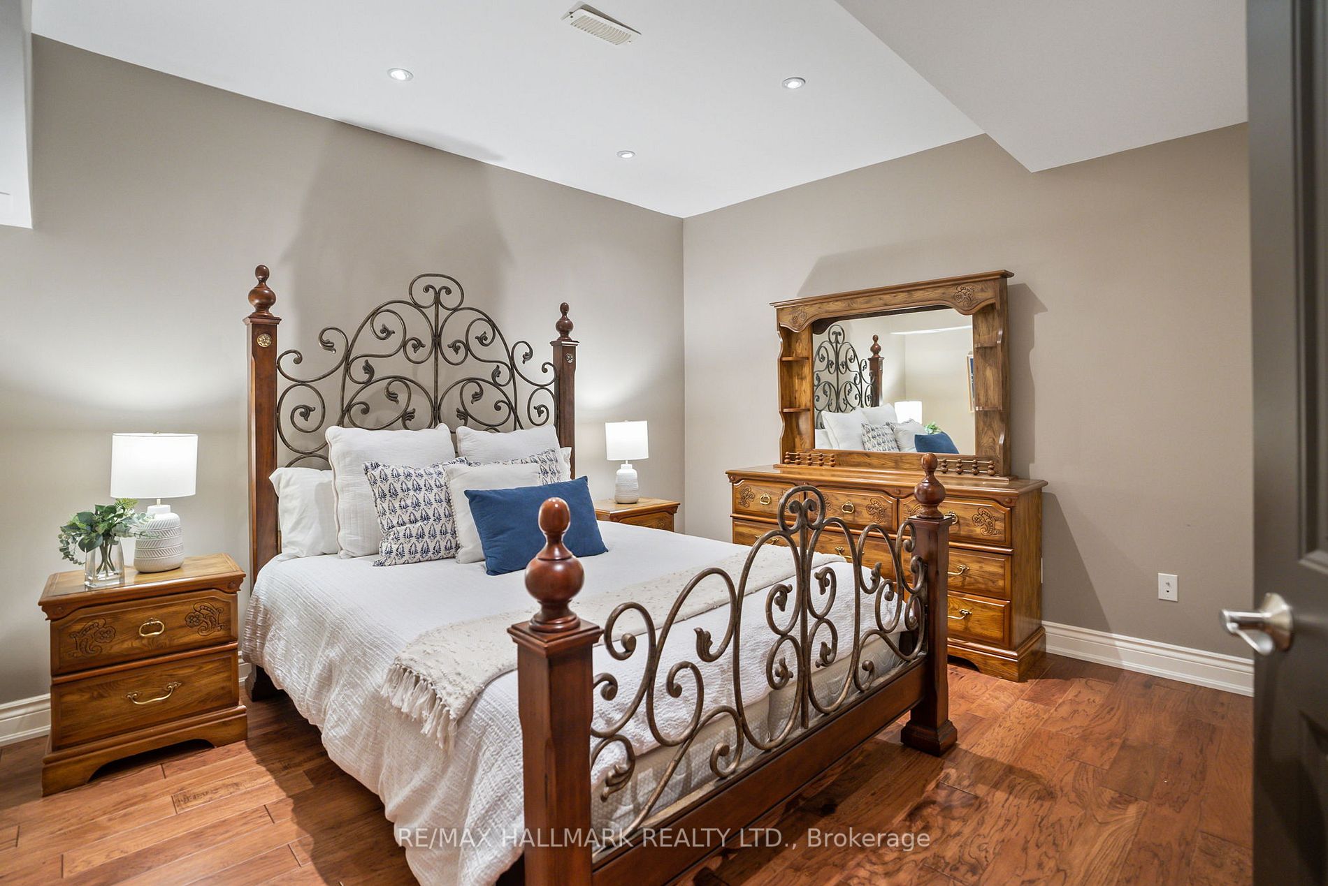 6 Wilson House Dr