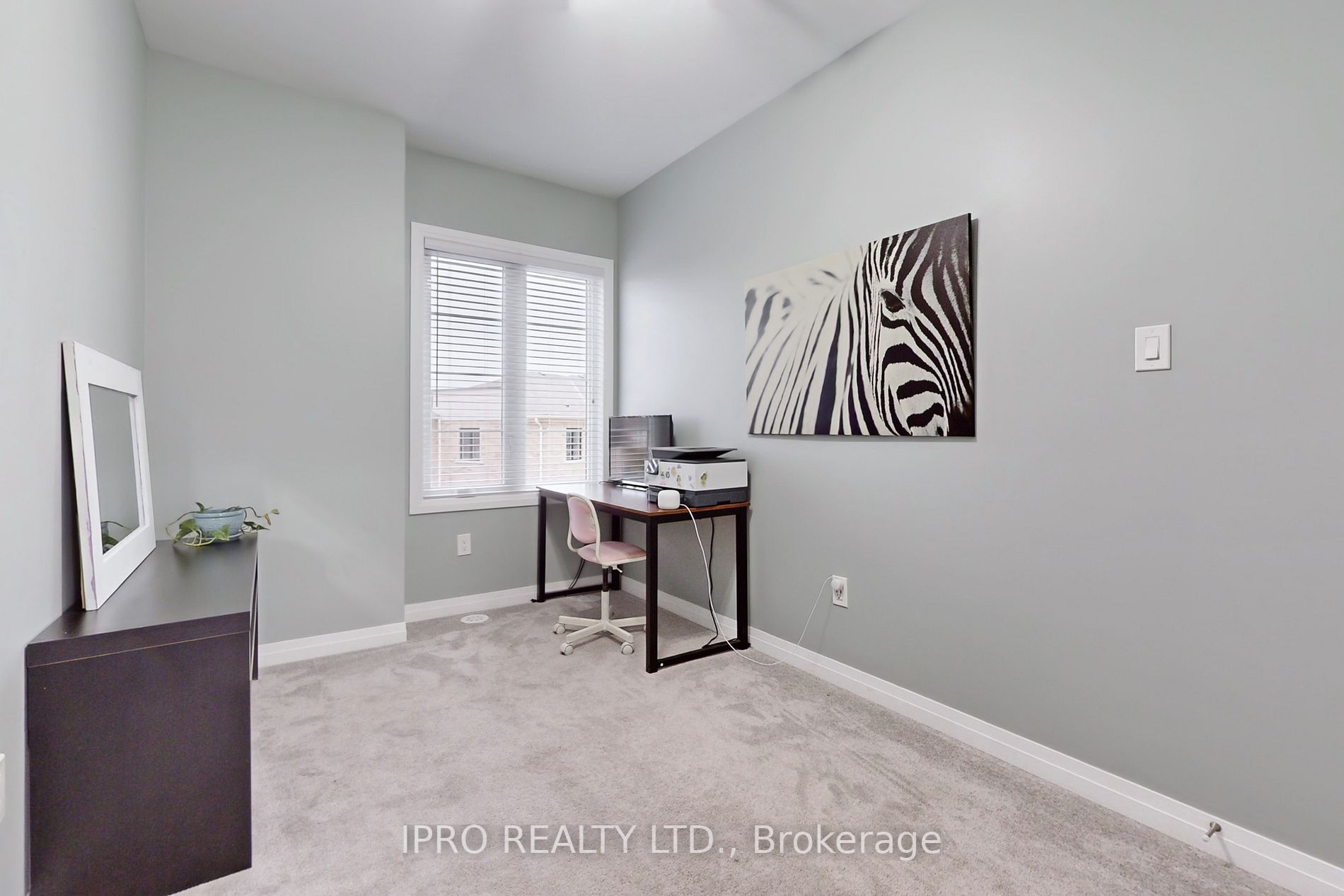 27 Clarington Blvd
