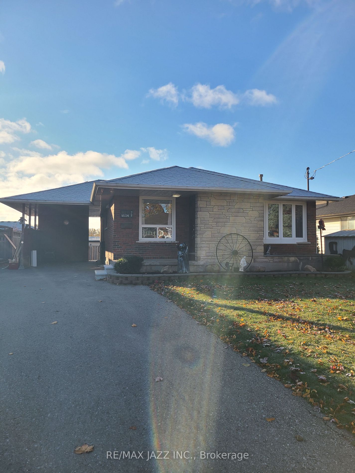 78 Parkway Cres