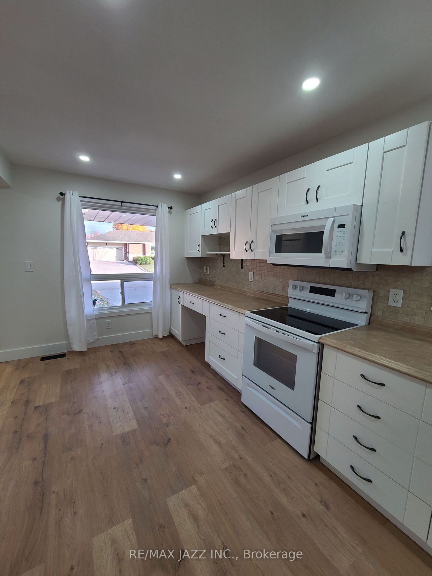 78 Parkway Cres