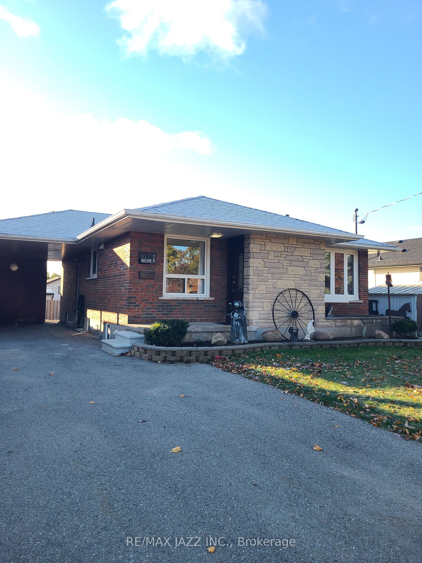 78 Parkway Cres