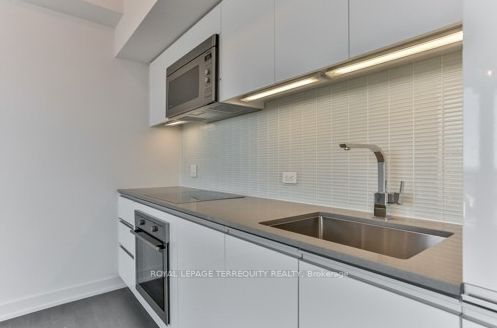 1238 Dundas St E, #703