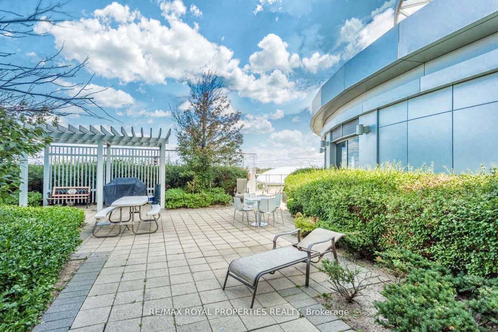 38 Lee Centre Dr, #Ph303
